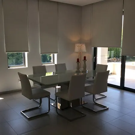 Nikoleta Villa Pelekas